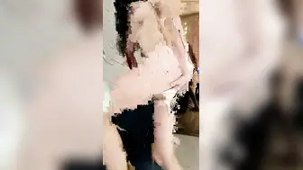 强力推荐顶级女神下海大秀看的硬邦邦【中篇】完美身材腰细屁股大，给大家表演个吃香蕉，掰穴特写跪在沙发翘屁股