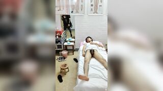 大家喜欢这种熟女吗？逼虽老服务却到位，所有服务来一遍口交内射通通来